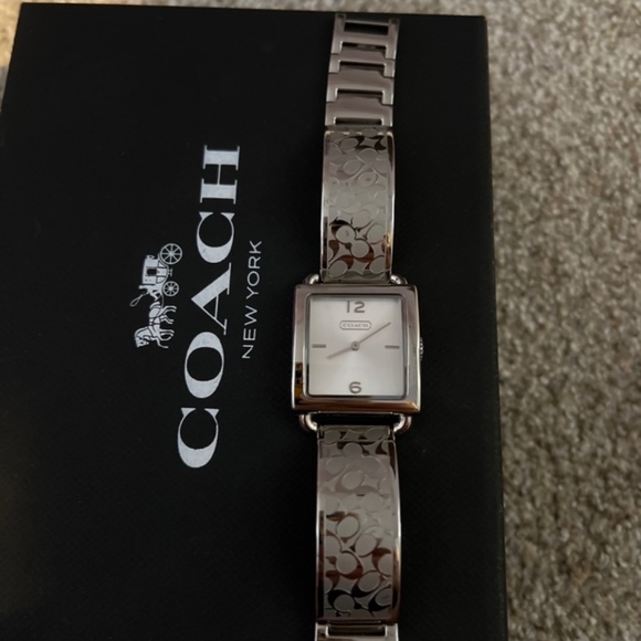 A silver coach women wacth